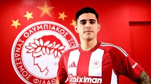 Luis Palma Brilla En Su Primer Partido Como Titular Con El Olympiacos Y Recibe Un Curioso Apodo