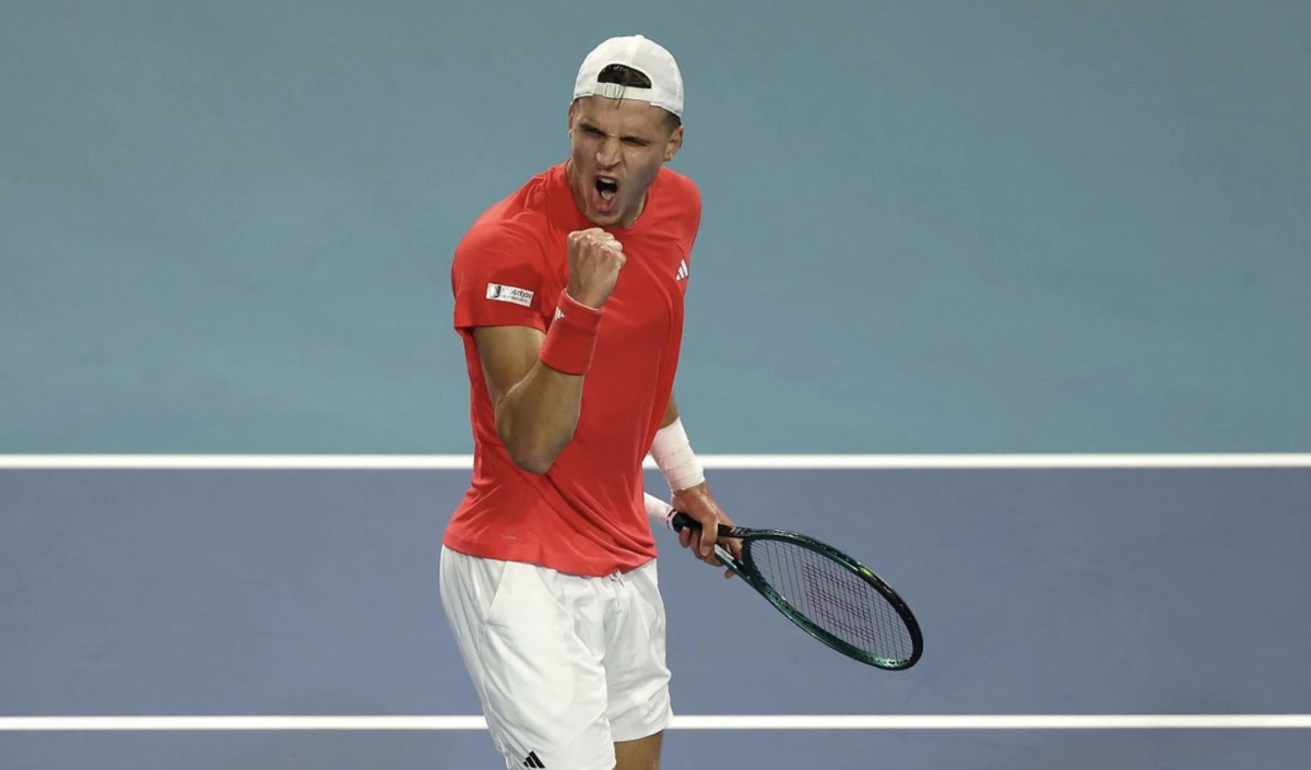 El joven mensik da la sorpresa y derrota a djokovic en la final del abierto de miami
