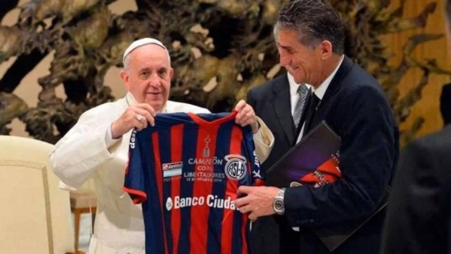 San lorenzo de almagro y el fútbol en general lloran la muerte del papa francisco