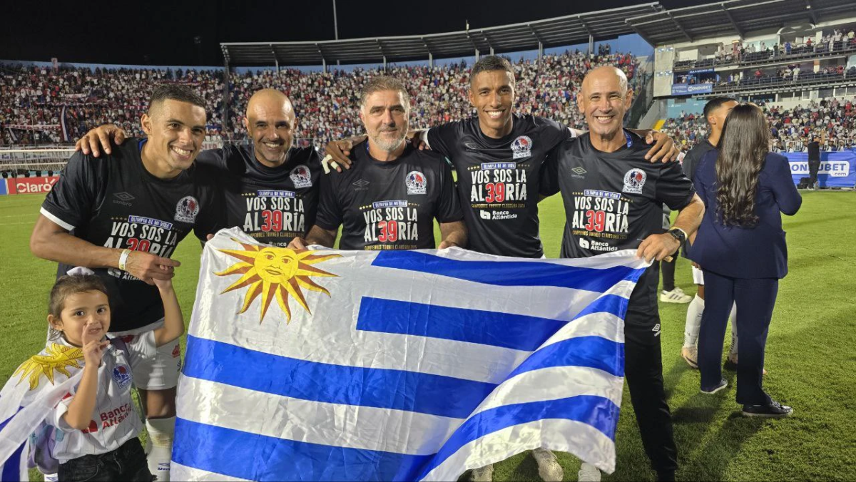 Futbolistas del olimpia recuerdan a aficionados que aseguraban le estaban haciendo la cama al técnico