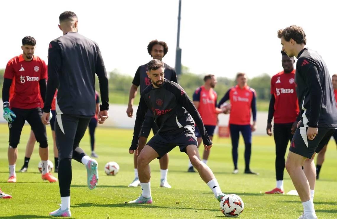 Manchester united y tottenham van por el título de la liga europa