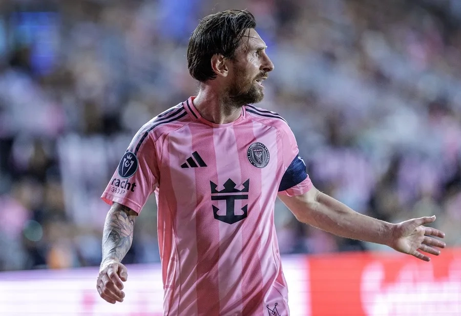 Un golazo de messi evita la derrota de un inter miami herido