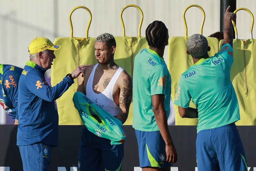 Ancelotti dirige su primer entrenamiento con brasil con guinos a casemiro y richarlison
